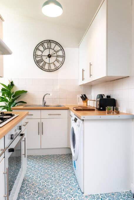 * Popular * Stunning Quiet Apartment By The Sea Torquay Buitenkant foto